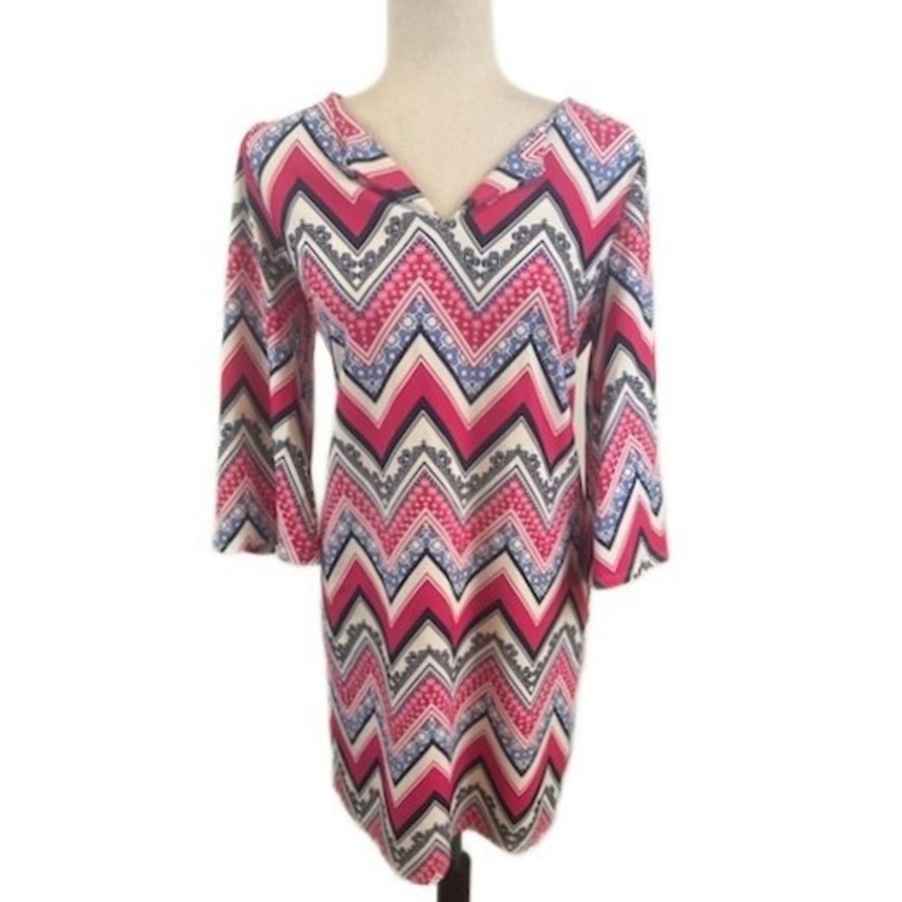Jude Connally Dress Women's Size Medium Chevron Print V-Neck 3/4 Sleeve Short